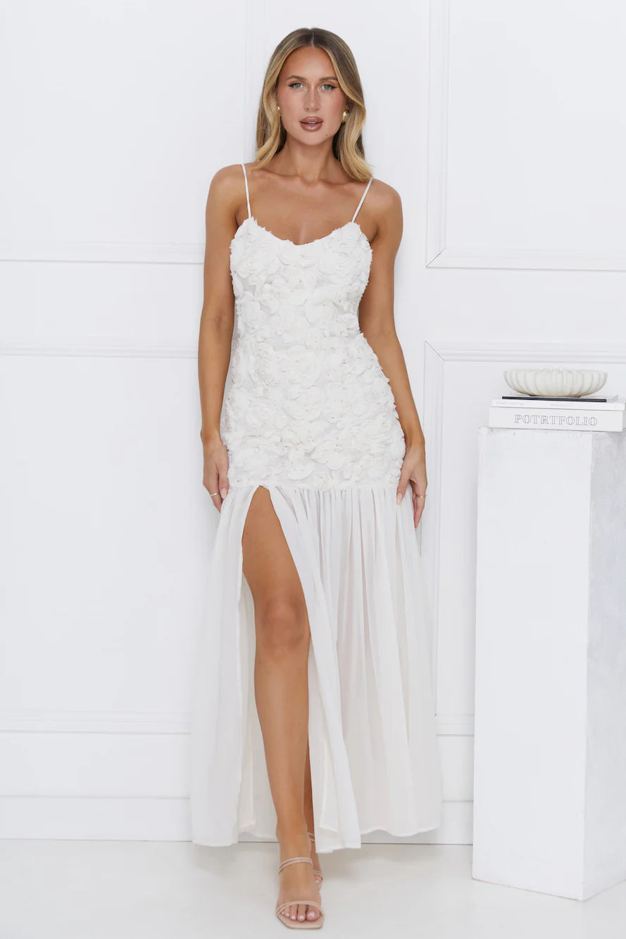 Dreamer��s Delight Maxi Dress Cream