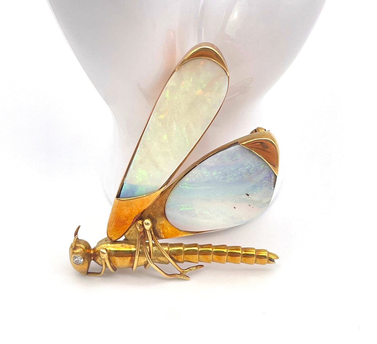 Elegante Anstecknadel mit Opal