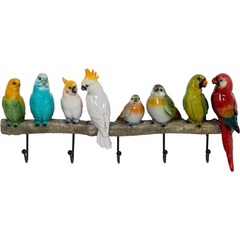 Bunte Keramikvögel sitzen auf diesem zweigförmigen Vogelpärchen-Wandhaken und bilden mit vier Metallhaken darunter eine farbenfrohe Garderobe – perfekt, um Ihrem Flur ein endloses Sommergefühl zu verleihen.