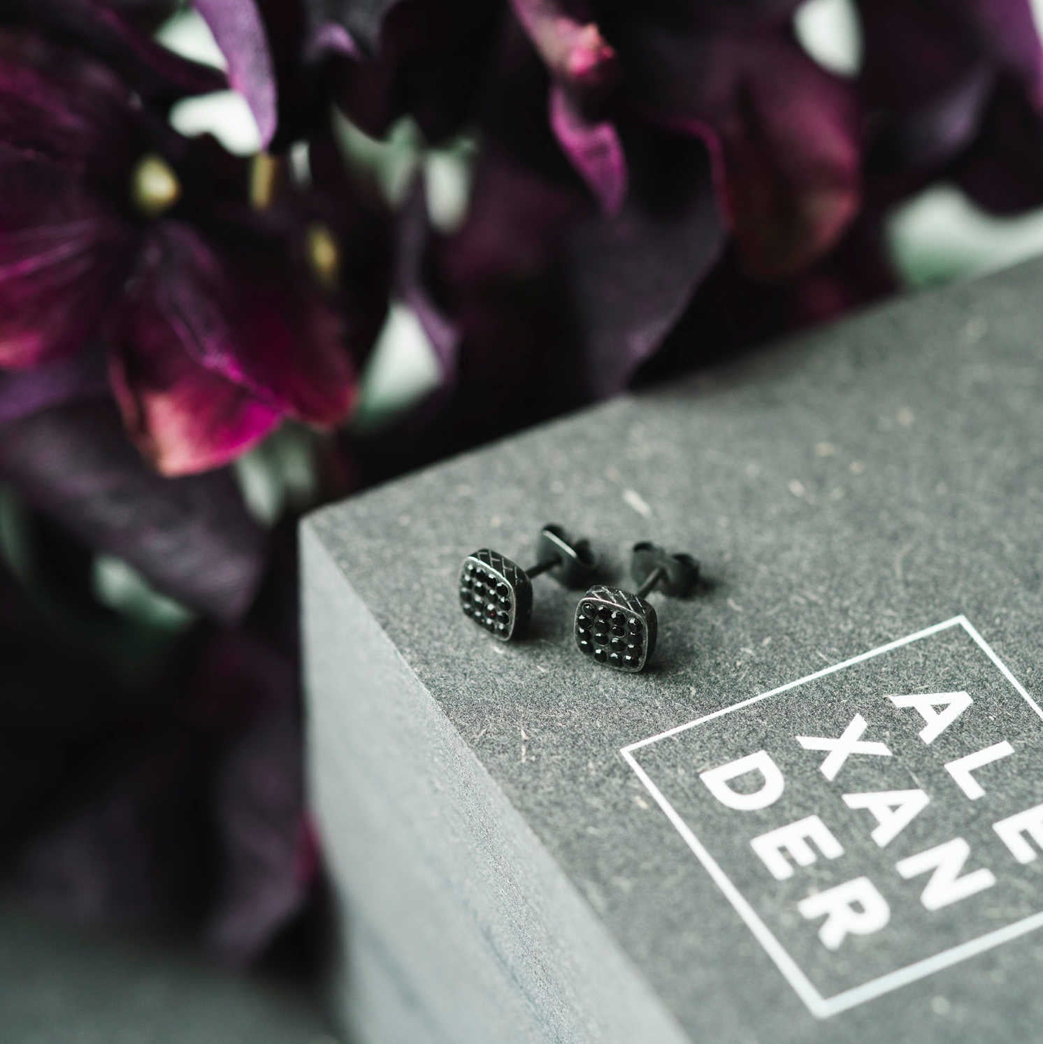 ØREDOBBER I STÅL MED SORT ZIRKONIA 972559 - Bjerveur.noØREDOBBER I STÅL MED SORT ZIRKONIA 972559